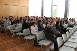 Anwärter/innen in der Aula