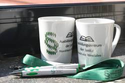 Tassen mit AZJ-Logo